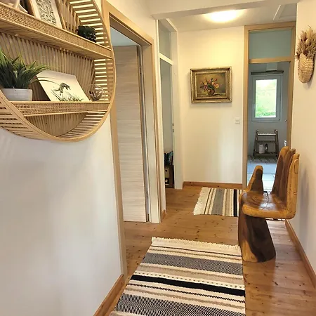 Julian Apartmán